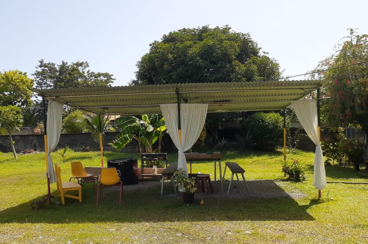 Rooms Palmeras Cahuita Exterior photo