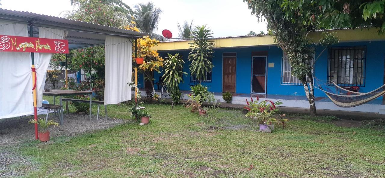 Rooms Palmeras Cahuita Exterior photo