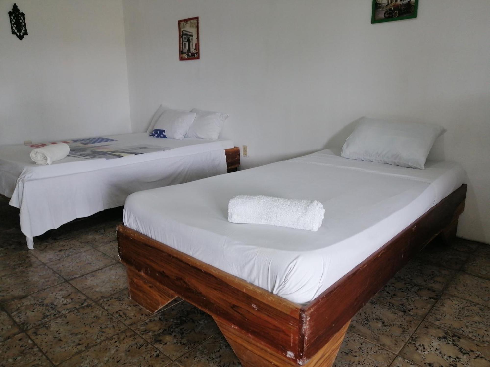 Rooms Palmeras Cahuita Exterior photo